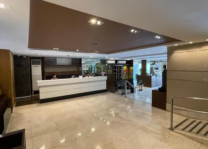 Апартаменты A Venue Residences 2013 Манила